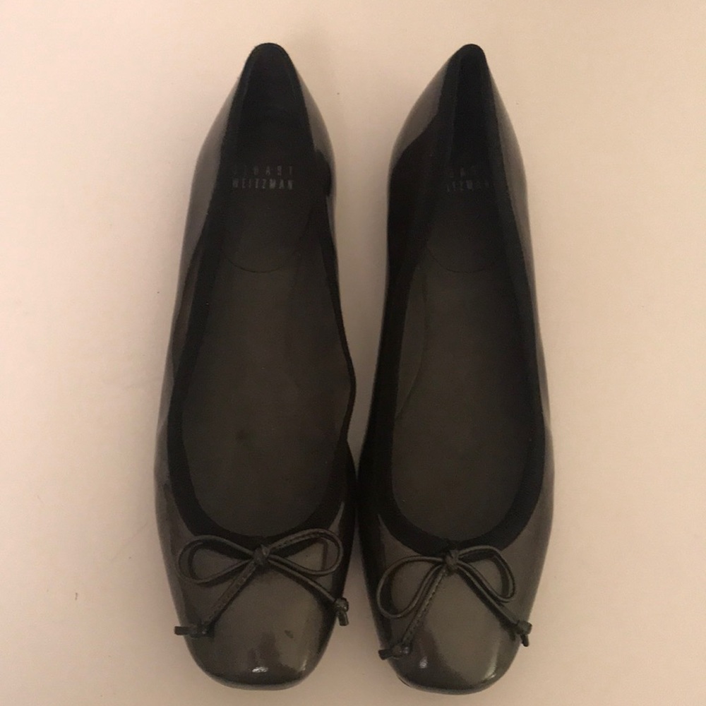 Great condition - shiny bow Stuart Weitzman Flats